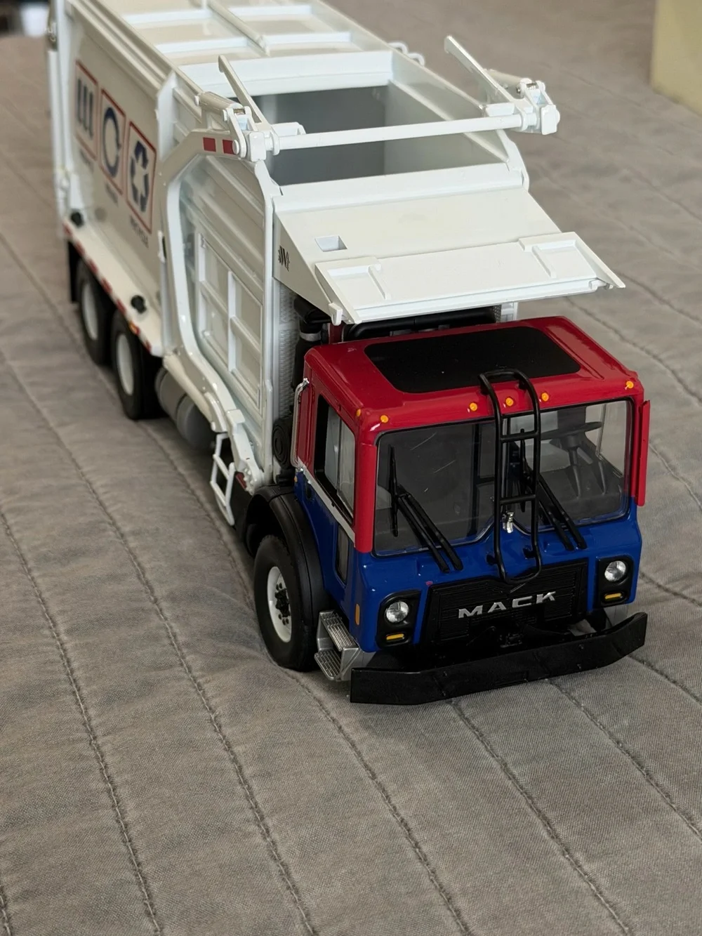 First Gear 1:34 Mack TerraPro Wittke Refuse Truck Diecast – Near Mint w/ Box